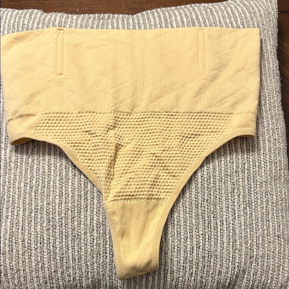 Never Worn- Seamless High-Waist Thong - nude